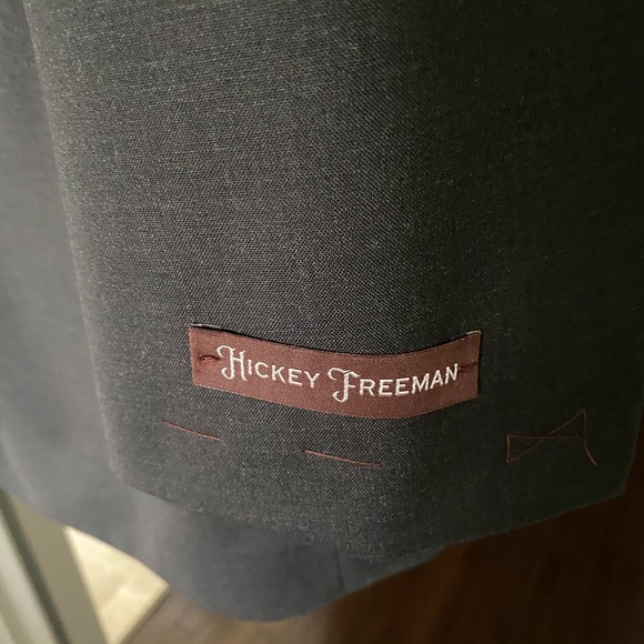 Hickey Freeman Charcoal Men’s Suit - 44L - Picture 3 of 3